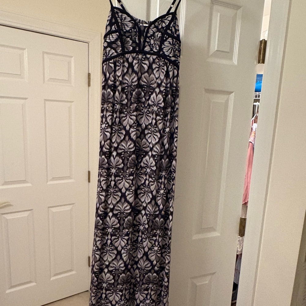 Xhilaration Black and Cream Floral Top